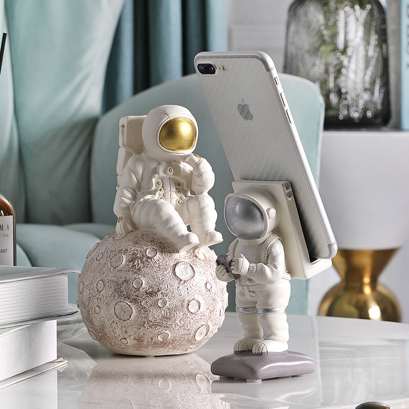 Europe Space Man Figure Astron - огляд і ціна Phone Accessories Europe